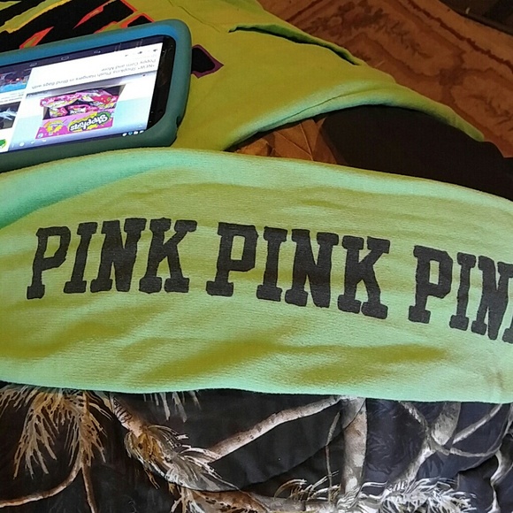 VS hooded pull over