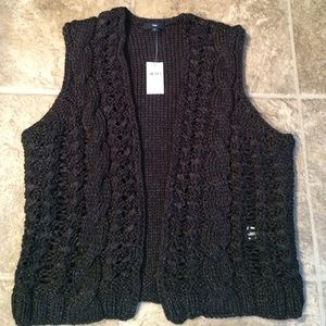 GAP vest