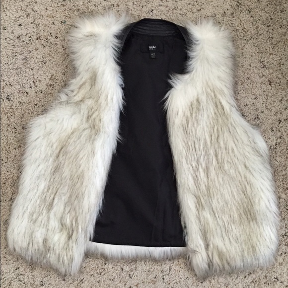 Mossimo white faux fur vest