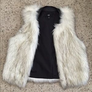 Mossimo white faux fur vest