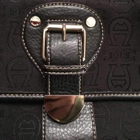Black purse - Picture 2 of 3