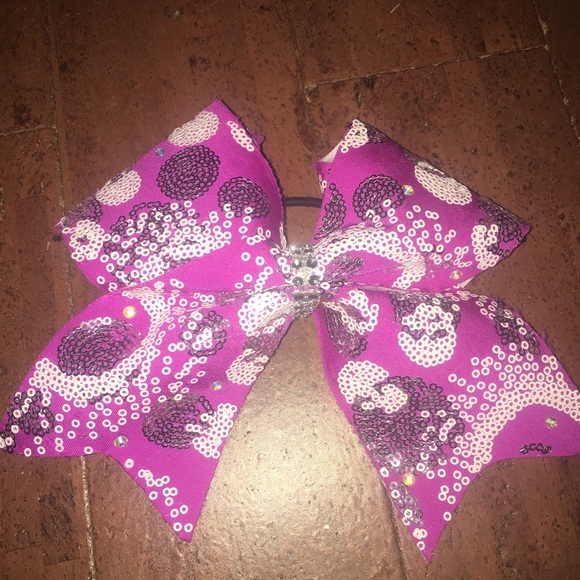 Cheer bow