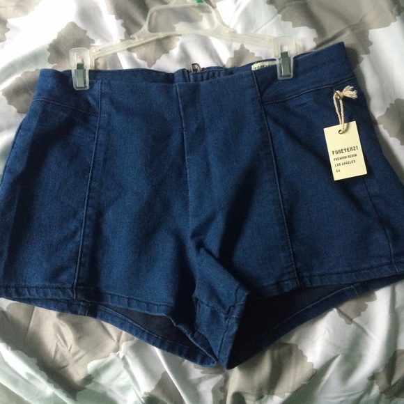 Highly waisted shorts - Picture 1 of 2