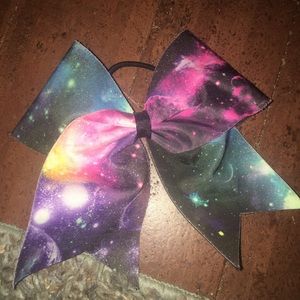 Cheer bow