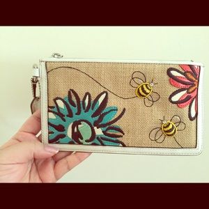 NEW SPRING COACH WRISTLET 🐝