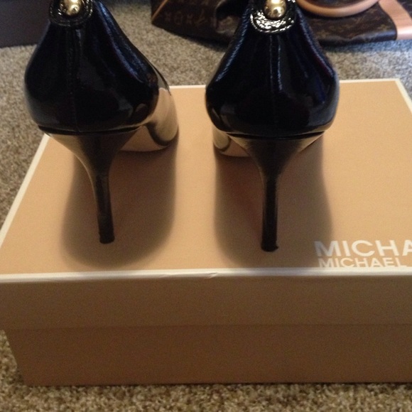 Mk black heels - Picture 2 of 4