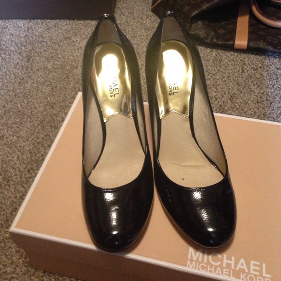 Mk black heels - Picture 3 of 4