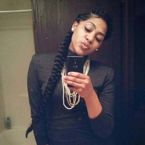 Meet your Posher, Alexis - Picture 1 of 1