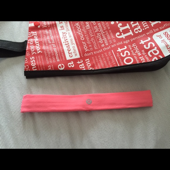 Lululemon- skinny fly away tamer headband