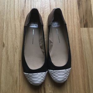 Dolce Vita black flats