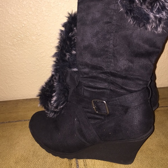 Black furry boots! - Picture 3 of 3