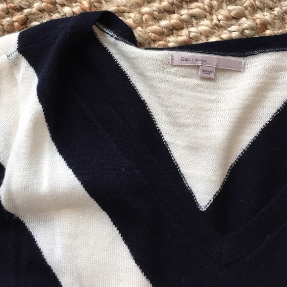 Navy and cream chevron top - Picture 2 of 4