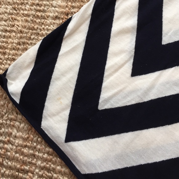 Navy and cream chevron top - Picture 3 of 4