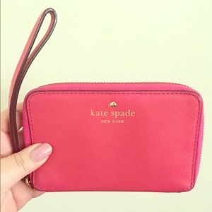 HOT PINK KATESPADE TECH WRISTLET 💁🏻