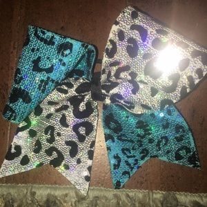 Cheer bow