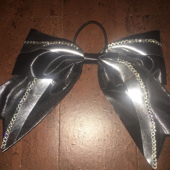 Cheer bow