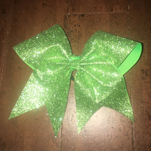 Cheer bow