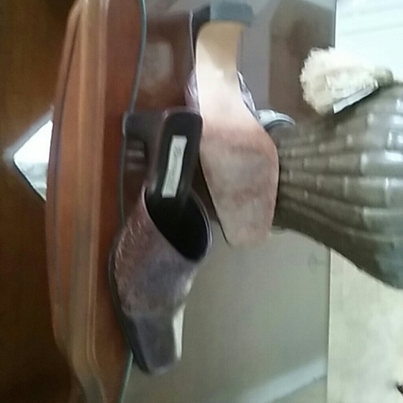 Clogs - Picture 2 of 4