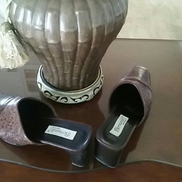 Clogs - Picture 3 of 4