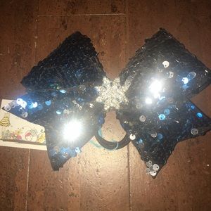 Winter cheer bow