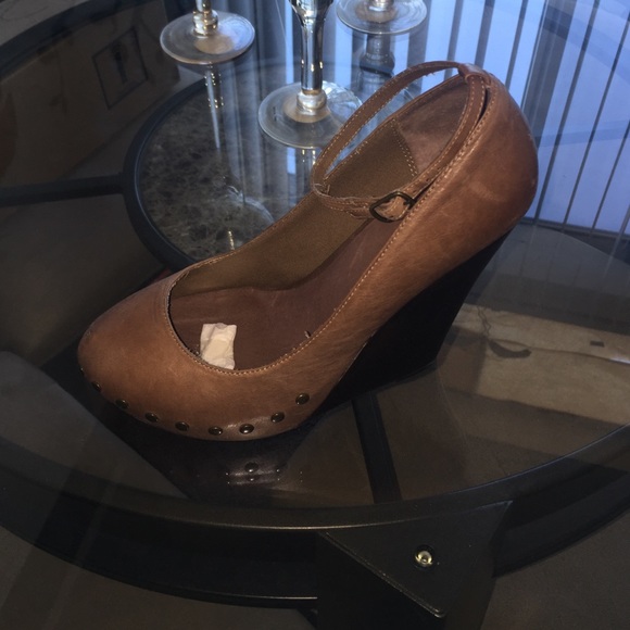 Aldo wedged shoe. Purchased on Posh.. (Too big)