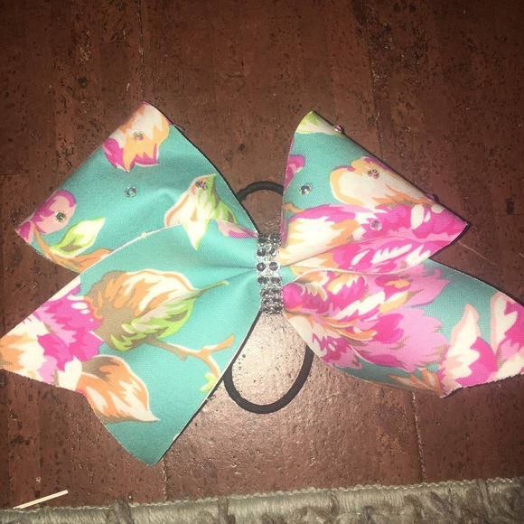 Cheer bow