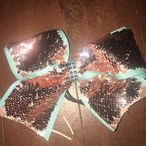 Cheer bow