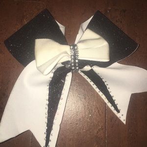 Cheer bow