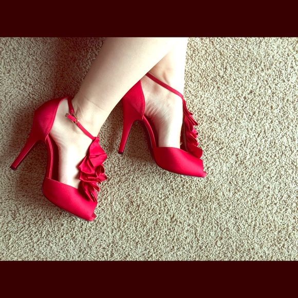 Audrey Brooke Shoes - Audrey brooke Red satin 'Estella pump'