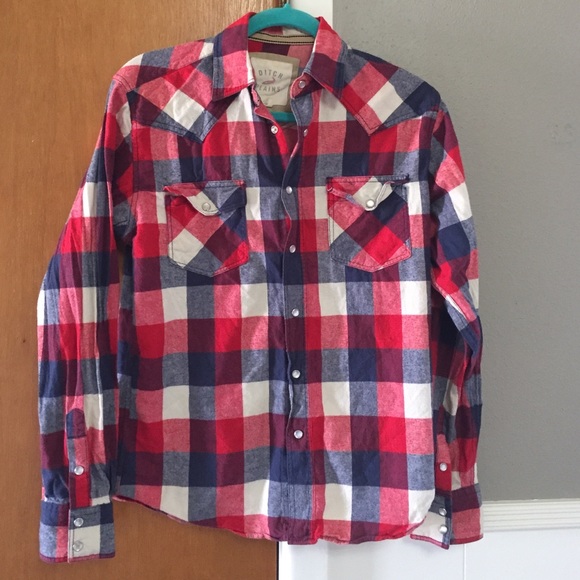 Men's long sleeved shirt