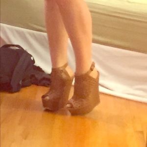 Just fab wedged  heels! Perfect condition!