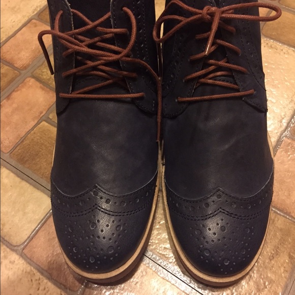 Navy leather brogue Oxford boots