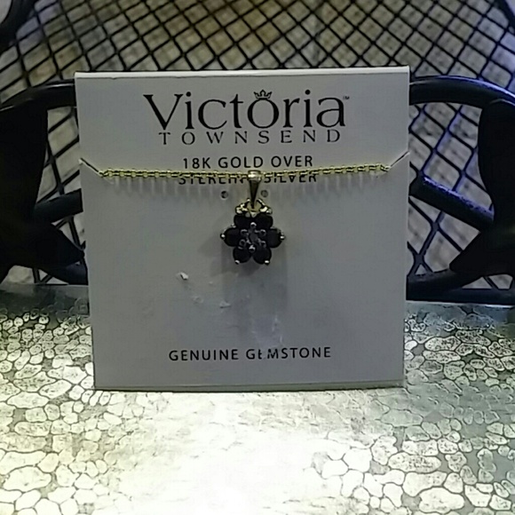 Beautiful Victoria Townsend Flower Necklace - Picture 1 of 2