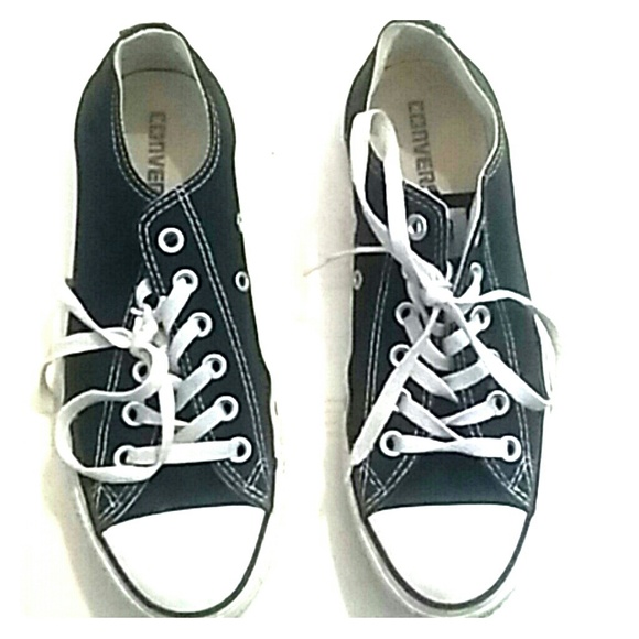 Black low top converse