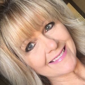 Meet your Posher, Dee