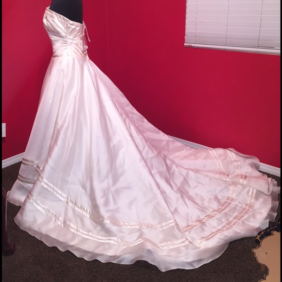 Elegant couture Ivory wedding gown - Picture 4 of 4