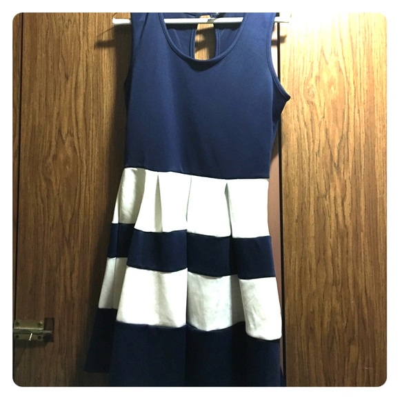 Dress - Picture 1 of 1