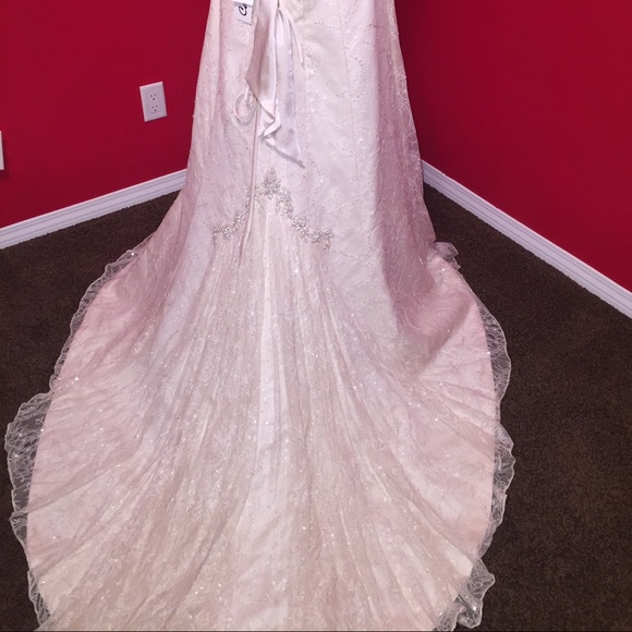 Couture Vintage lace beaded wedding gown - Picture 1 of 4