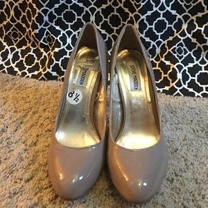 Steve Madden Nude Pumps