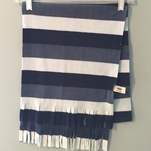 Old navy fleece scarf- blue tones