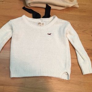 White Hollister sweater with cute navy bow on back