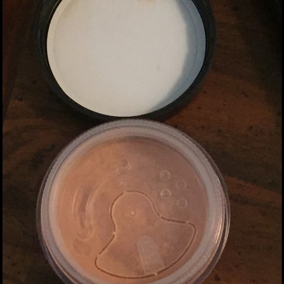 Bare Minerals Tinted Mineral Veil - Picture 3 of 4