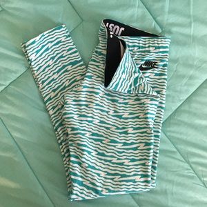 Nike Crop Leggings