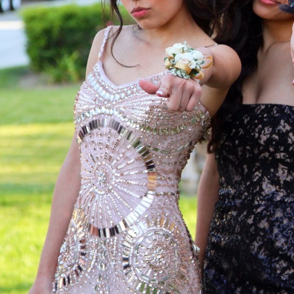 ❌ SOLD ❌ HP 🌹Rose Gold Embroidered Prom Dress - Picture 3 of 4