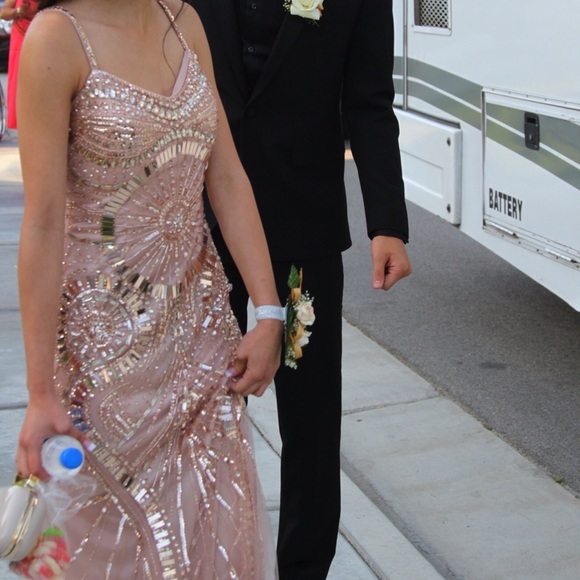 ❌ SOLD ❌ HP 🌹Rose Gold Embroidered Prom Dress - Picture 4 of 4