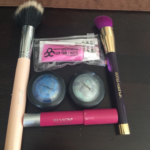 Makeup lot!! Mac occ Sonia kashuk sigma revlon!!!