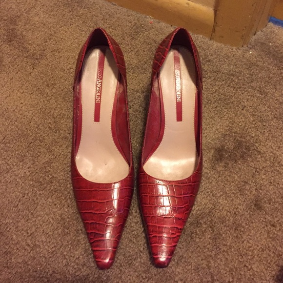 Red pumps