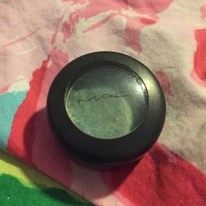 MAC eyeshadow in Steamy (frost)