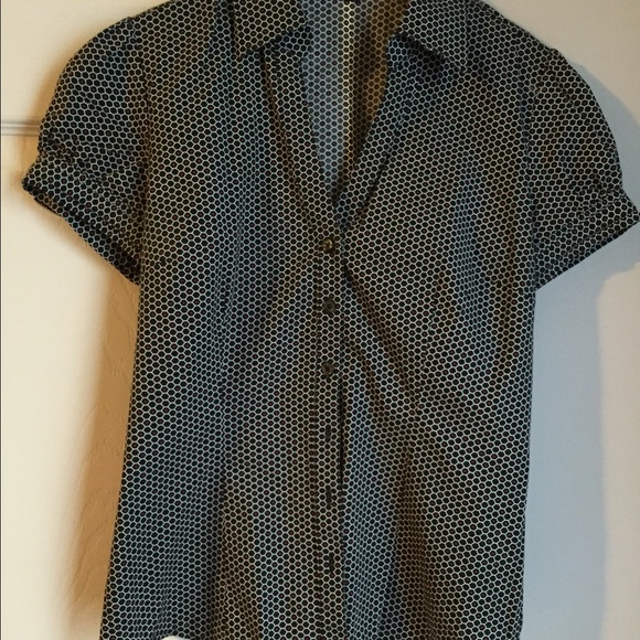 Express shirtsleeved blouse