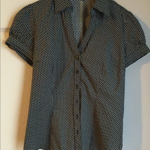 Express shirtsleeved blouse